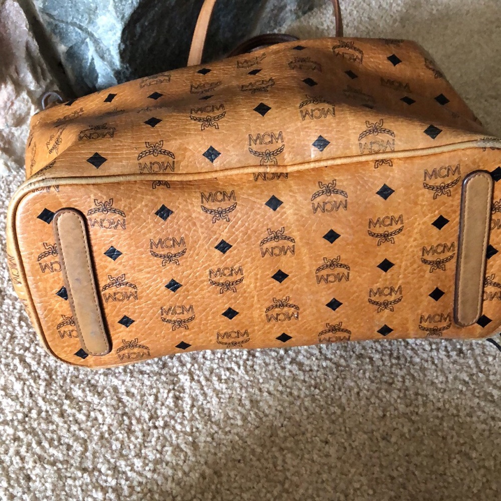 MCM medium brown purse - Picture 7 of 7
